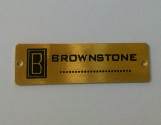 Logo mạc kim loại BROWNSTONE